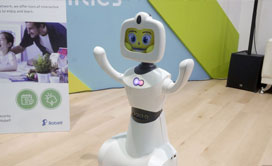 Robelf 机器人现身Computex展场 小贝差异化显优势